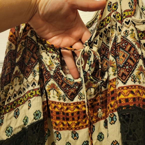 Cut out shoulder/off shoulder dress lace details on arms size 1x Charlotte Russe - Picture 5 of 9